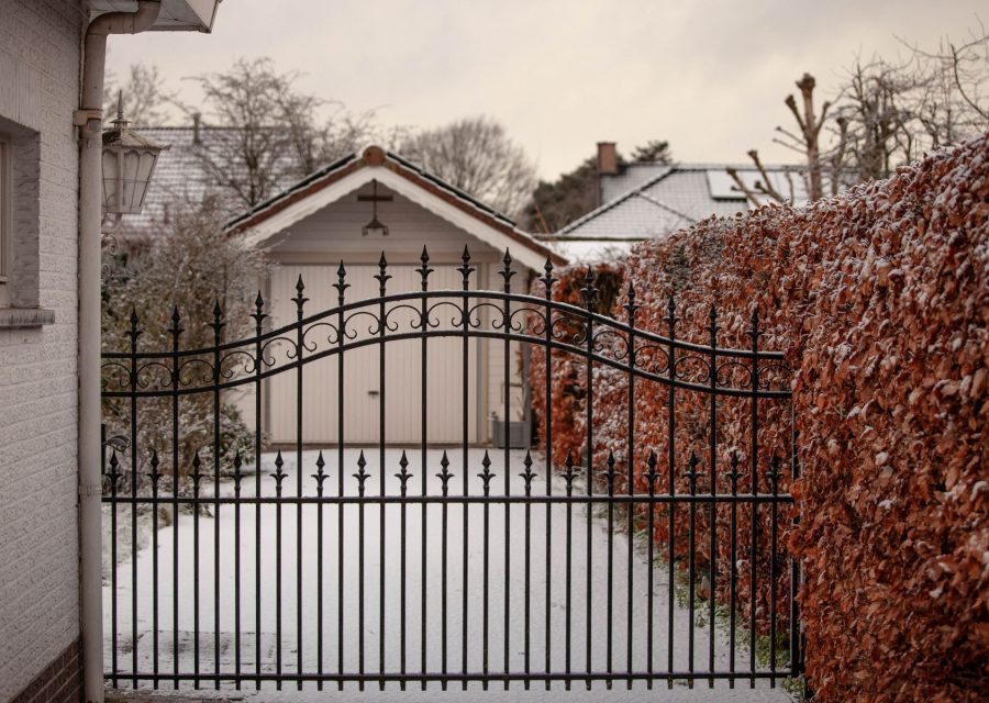 Schmiedeeisernes Hoftor mit Stabfüllung