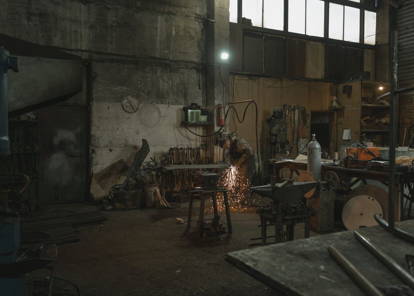 Werkstatt für Metallbau mit Maschinen